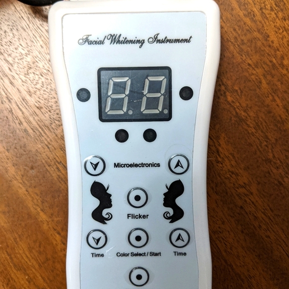 NWT Colorful LED Beauty Mask. - Picture 5 of 9